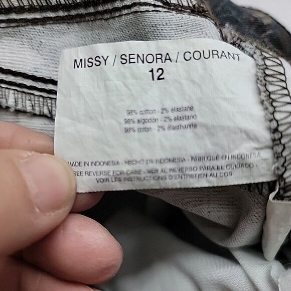 Bandolino Women's Skinny Jeans - Floral Pattern - Picture 7 of 12